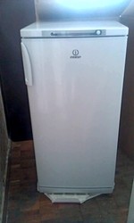 Срочно продам б/у холодильник Indesit SD 125 (еще на гарантии)